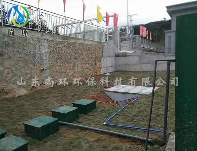 高速公路生活污水處理設(shè)備安裝現(xiàn)場(chǎng)